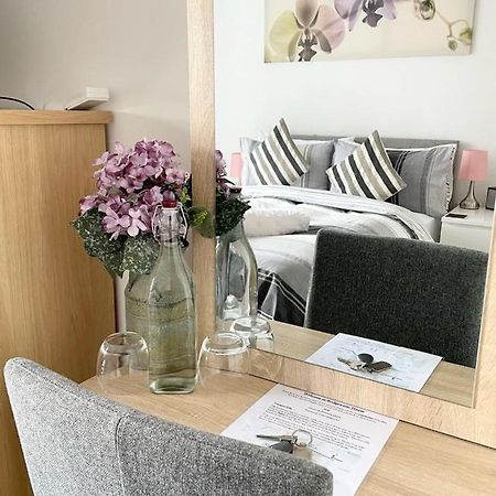Manchester Escape - Private Room & Bathroom Near Etihad And Coop Arena - Free Secure Parking Buitenkant foto