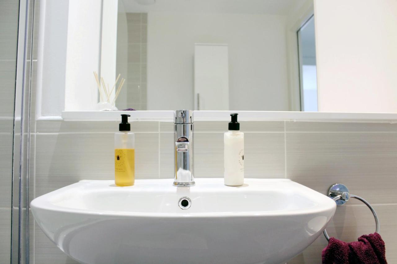 Manchester Escape - Private Room & Bathroom Near Etihad And Coop Arena - Free Secure Parking Buitenkant foto