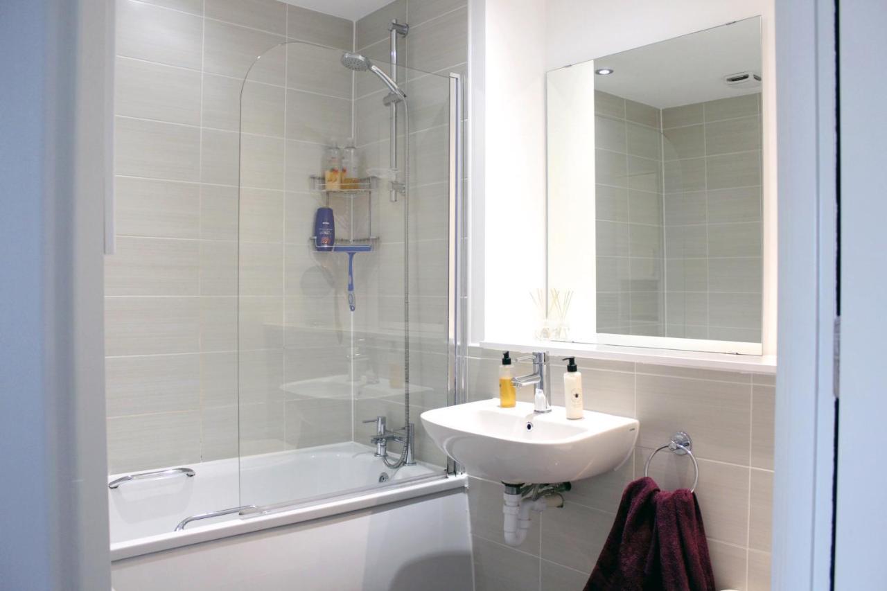 Manchester Escape - Private Room & Bathroom Near Etihad And Coop Arena - Free Secure Parking Buitenkant foto