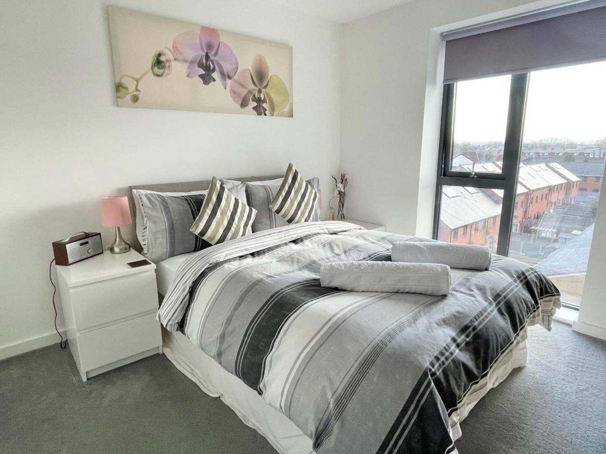 Manchester Escape - Private Room & Bathroom Near Etihad And Coop Arena - Free Secure Parking Buitenkant foto