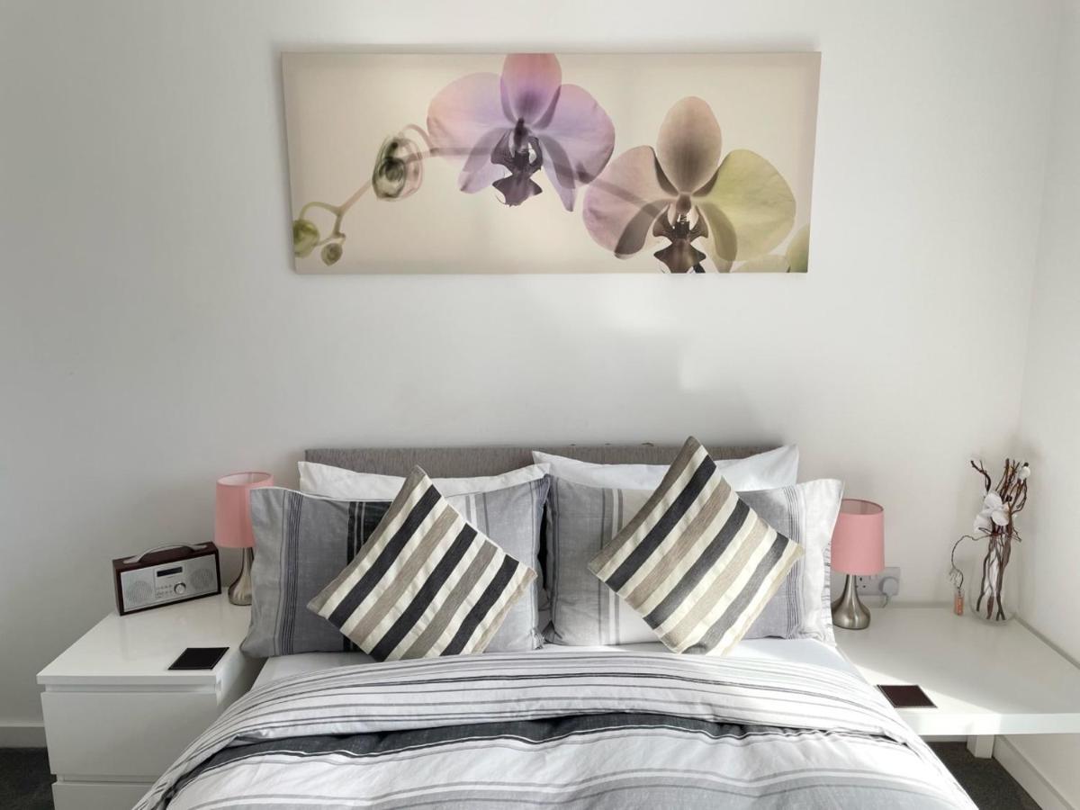 Manchester Escape - Private Room & Bathroom Near Etihad And Coop Arena - Free Secure Parking Buitenkant foto